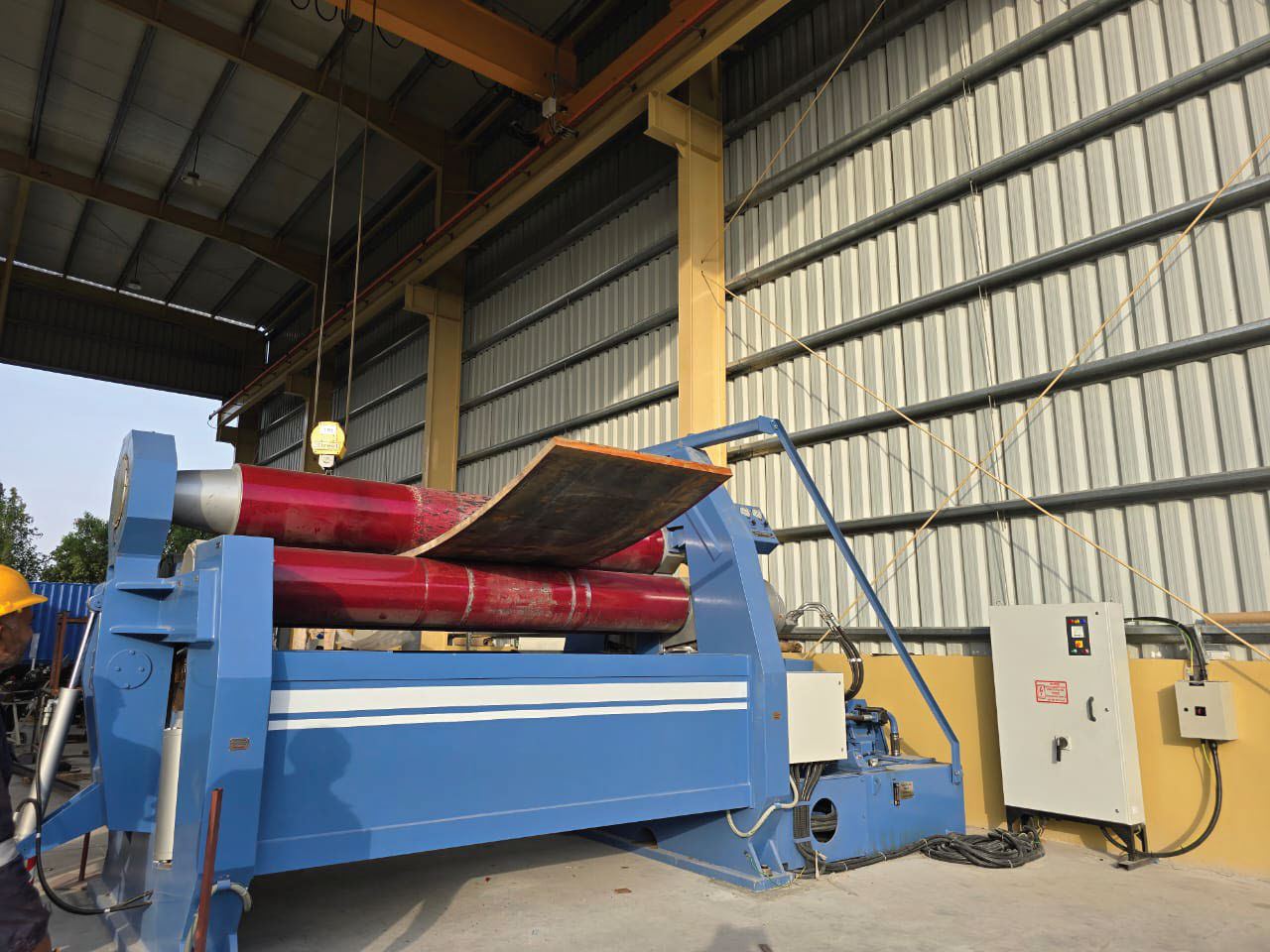 Plate rolling machine
